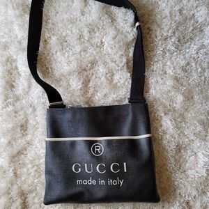 Authentic Gucci Supreme Canvas Crossbody Bag #162904